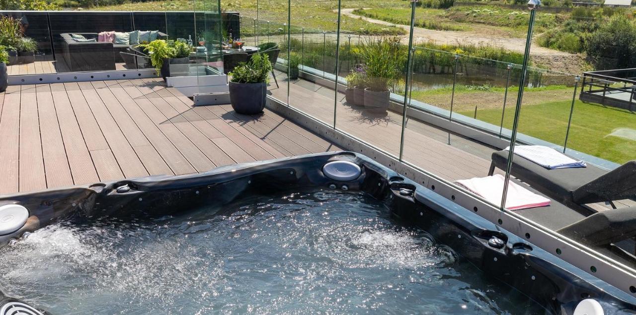 Retallack Resort & Spa Padstow Exterior photo A hot tub