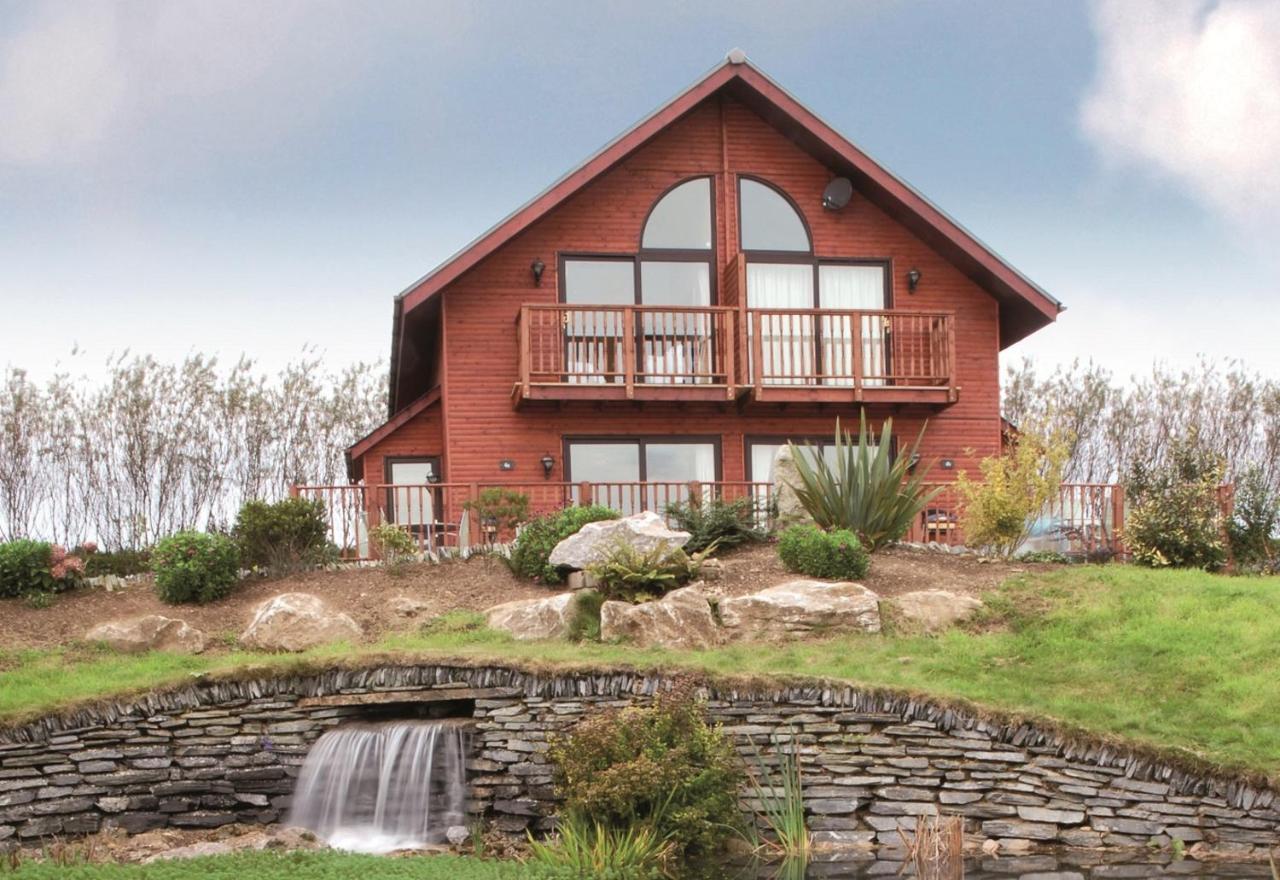 Retallack Resort & Spa Padstow Exterior photo A log cabin in the UK