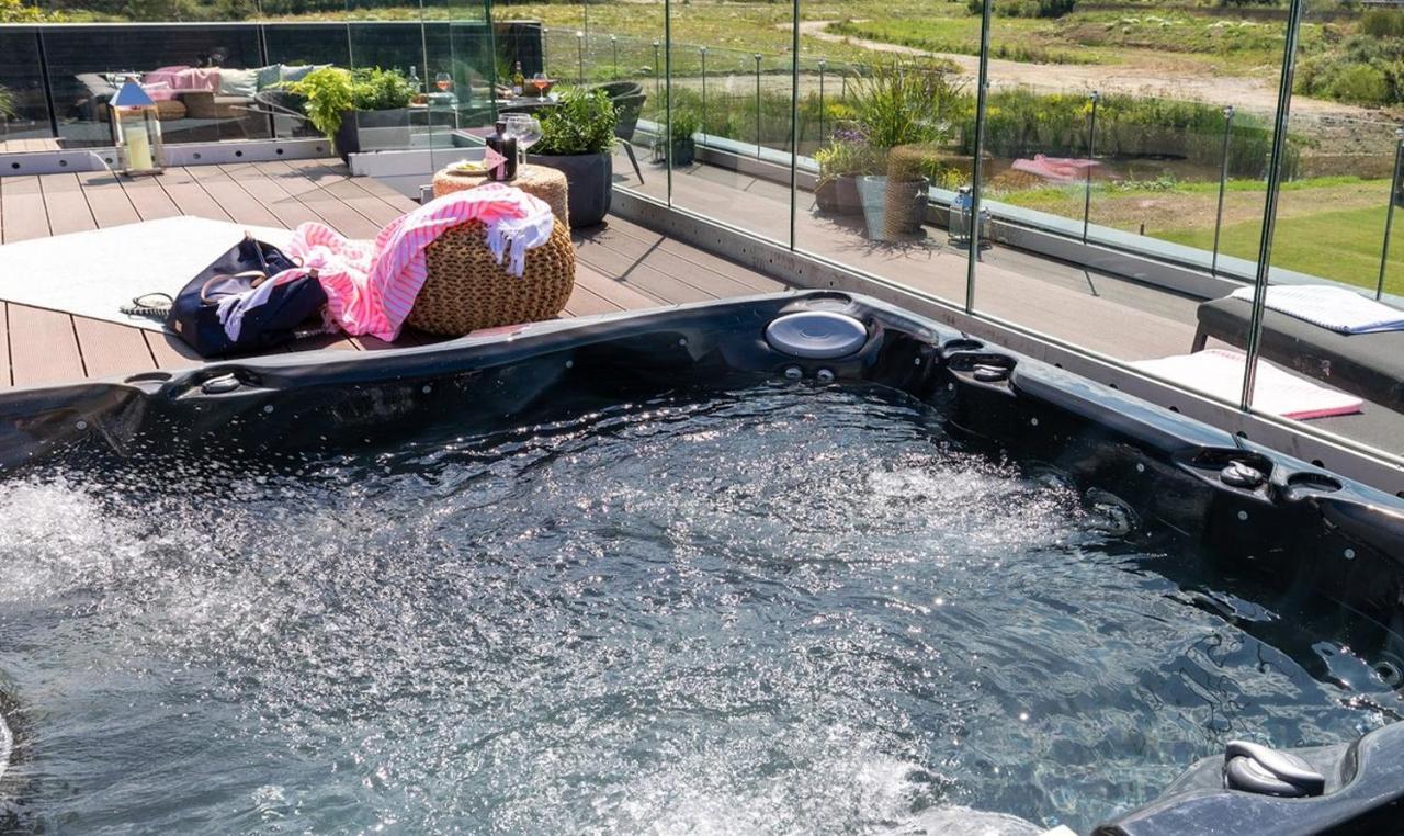 Retallack Resort & Spa Padstow Exterior photo A hot tub