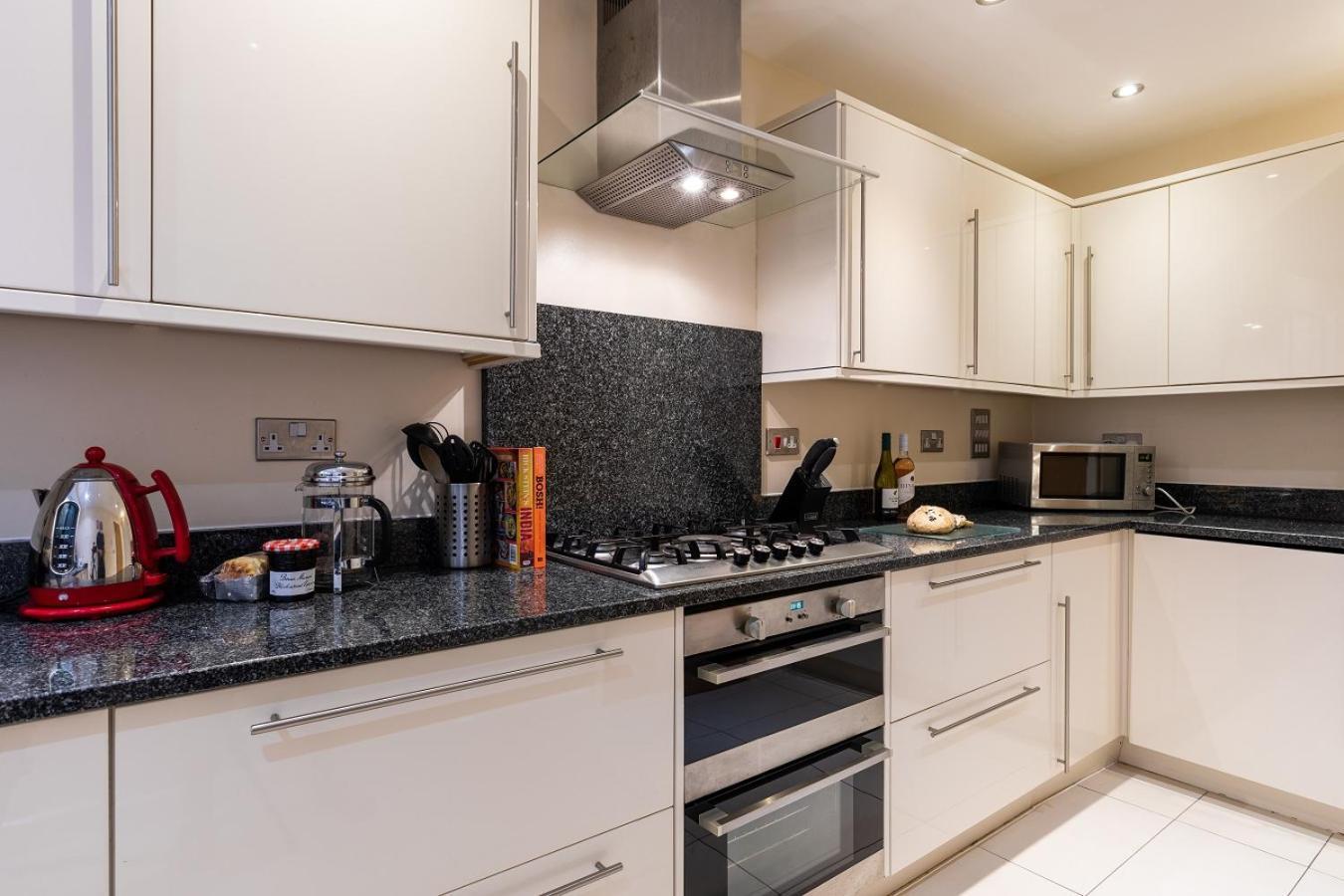 Retallack Resort & Spa Padstow Room photo A modern kitchen